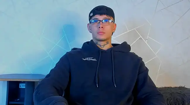 NoahhBrown online show from December 8, 4:35 am