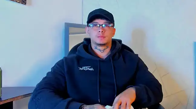 NoahhBrown online show from February 16, 1:38 am