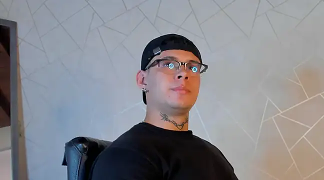 NoahhBrown online show from December 30, 3:47 am