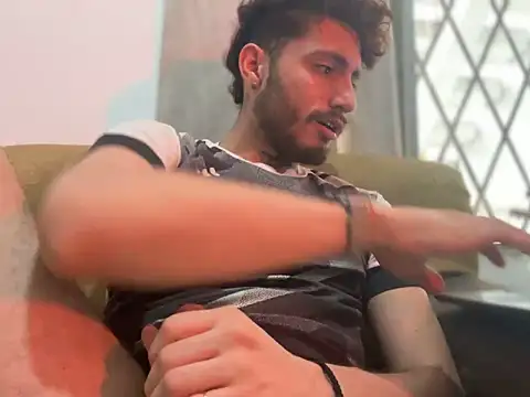 axel giracr online show from December 16, 10:03 pm