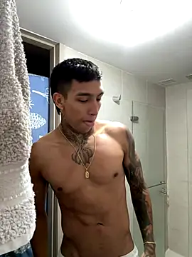 Snapshot of sendfer chatting on December 3, 3:18 am sendfer online show from December 3, 3:18 am