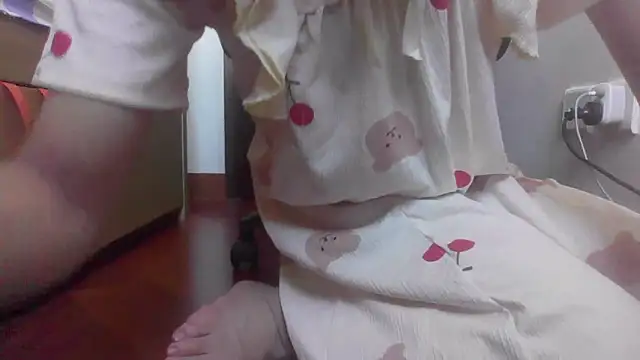 Snapshot of slut_cheese chatting on October 18, 6:18 am slut cheese online show from October 18, 6:18 am