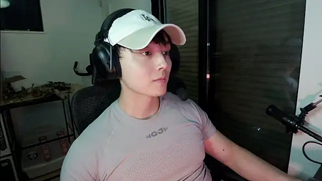 Tkcqcc online show from April 28, 3:39 pm