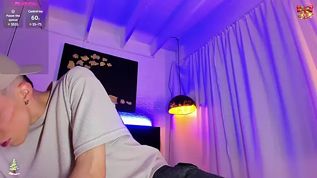 Snapshot of Angel_Snowhotxxx chatting on December 21, 10:41 pm Angel Snowhotxxx online show from December 21, 10:41 pm
