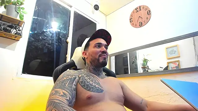 Snapshot of Angel_sex_latin chatting on January 14, 3:22 am Angel sex latin online show from January 14, 3:22 am
