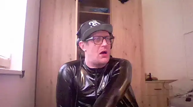 Snapshot of Bigthroaterboy chatting on January 24, 8:44 am Bigthroaterboy online show from January 24, 8:44 am