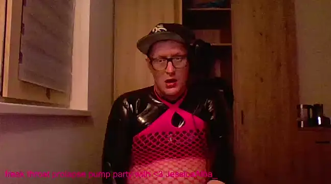 Snapshot of Bigthroaterboy chatting on February 22, 5:44 am Bigthroaterboy online show from February 22, 5:44 am
