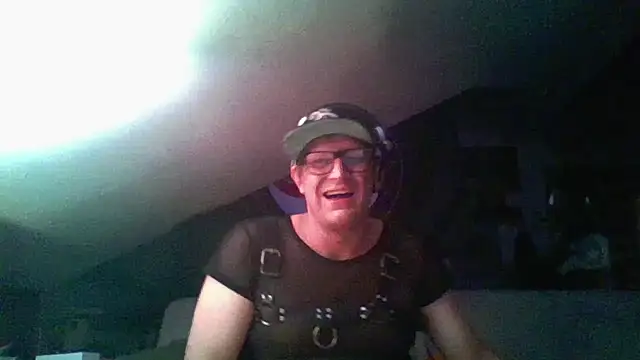 Snapshot of Bigthroaterboy chatting on December 6, 6:06 pm Bigthroaterboy online show from December 6, 6:06 pm