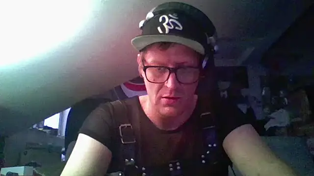 Snapshot of Bigthroaterboy chatting on December 6, 8:05 am Bigthroaterboy online show from December 6, 8:05 am