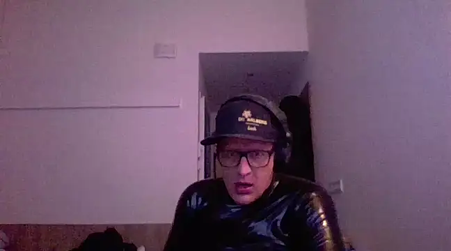 Snapshot of Bigthroaterboy chatting on March 8, 6:52 am Bigthroaterboy online show from March 8, 6:52 am