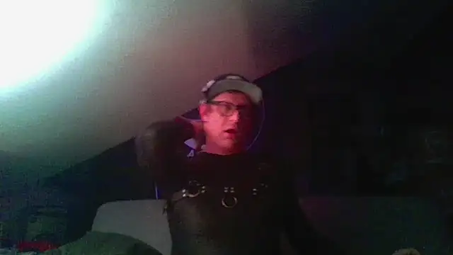 Snapshot of Bigthroaterboy chatting on December 8, 12:40 am Bigthroaterboy online show from December 8, 12:40 am