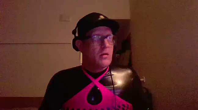 Snapshot of Bigthroaterboy chatting on March 6, 7:10 pm Bigthroaterboy online show from March 6, 7:10 pm
