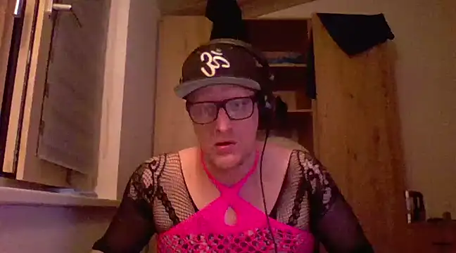 Snapshot of Bigthroaterboy chatting on February 26, 7:14 pm Bigthroaterboy online show from February 26, 7:14 pm
