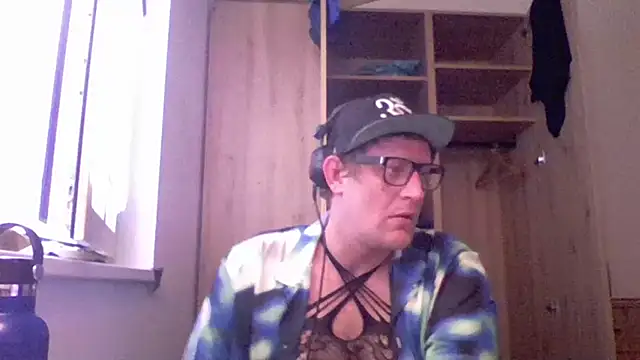 Snapshot of Bigthroaterboy chatting on January 20, 2:46 pm Bigthroaterboy online show from January 20, 2:46 pm