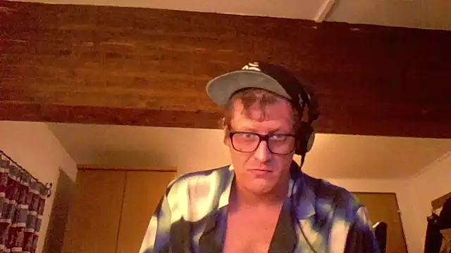Snapshot of Bigthroaterboy chatting on December 28, 8:36 pm Bigthroaterboy online show from December 28, 8:36 pm
