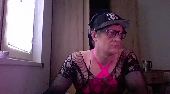 Snapshot of Bigthroaterboy chatting on January 27, 1:52 pm Bigthroaterboy online show from January 27, 1:52 pm