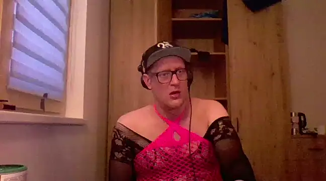 Snapshot of Bigthroaterboy chatting on March 1, 6:04 am Bigthroaterboy online show from March 1, 6:04 am