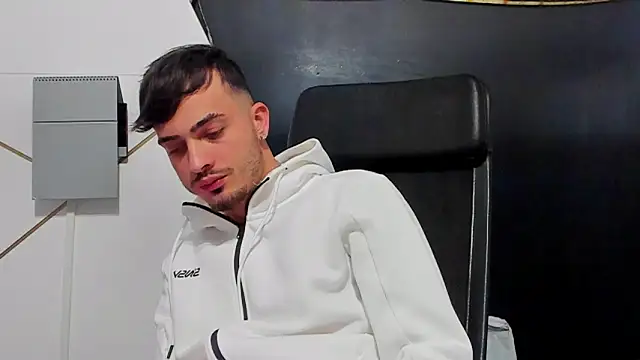 BrandonTate online show from April 25, 8:17 am