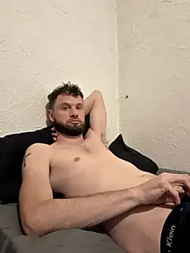 Snapshot of Talenjames4 chatting on October 24, 8:10 pm Talenjames4 online show from October 24, 8:10 pm