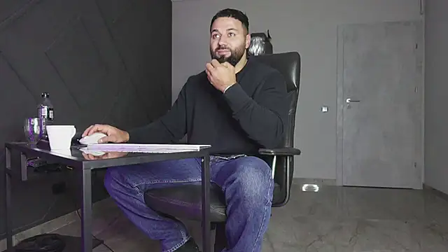 mattmasterss online show from October 19, 8:01 pm