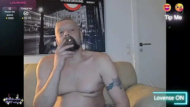 Snapshot of northman1977 chatting on January 11, 8:54 pm northman1977 online show from January 11, 8:54 pm
