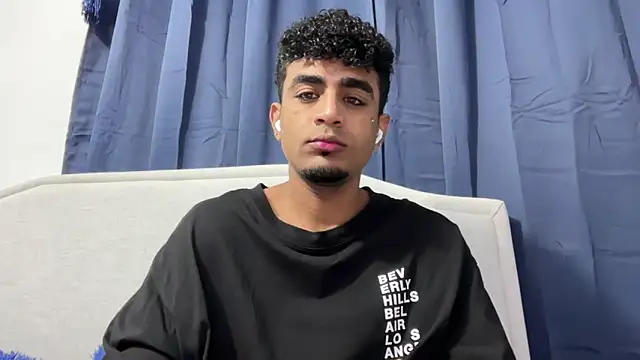 dominic brandd23 online show from October 22, 9:02 am