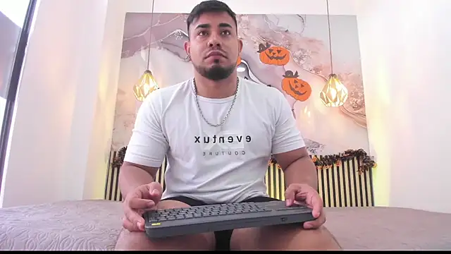 BrianMalonee online show from November 1, 1:04 pm