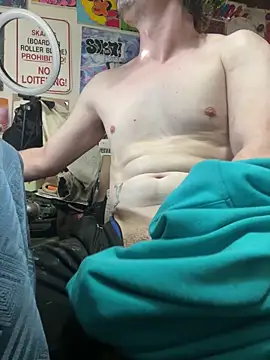 JustTylerr online show from May 9, 9:05 pm