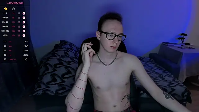 Snapshot of Alex_silents chatting on December 8, 1:03 pm Alex silents online show from December 8, 1:03 pm