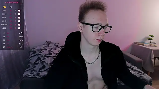 Snapshot of Alex_silents chatting on January 30, 11:11 am Alex silents online show from January 30, 11:11 am