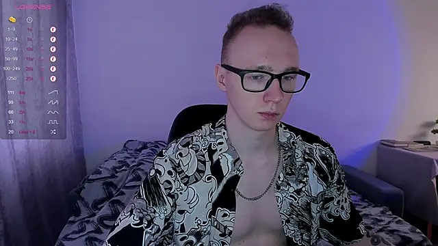 Snapshot of Alex_silents chatting on March 9, 10:08 am Alex silents online show from March 9, 10:08 am