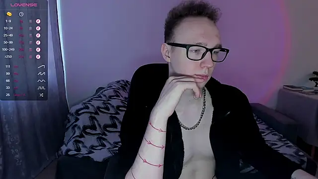 Snapshot of Alex_silents chatting on January 25, 10:40 am Alex silents online show from January 25, 10:40 am