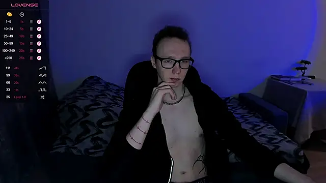 Snapshot of Alex_silents chatting on December 18, 1:02 pm Alex silents online show from December 18, 1:02 pm