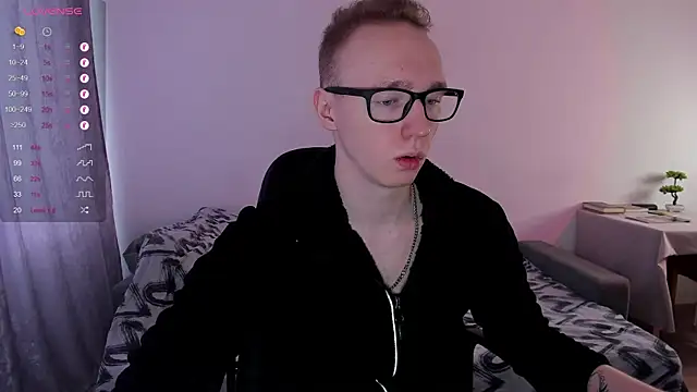 Snapshot of Alex_silents chatting on March 14, 10:07 am Alex silents online show from March 14, 10:07 am