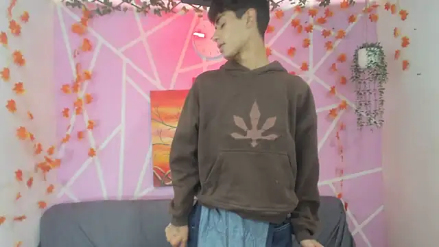 oliverhot2005 online show from November 7, 7:39 pm