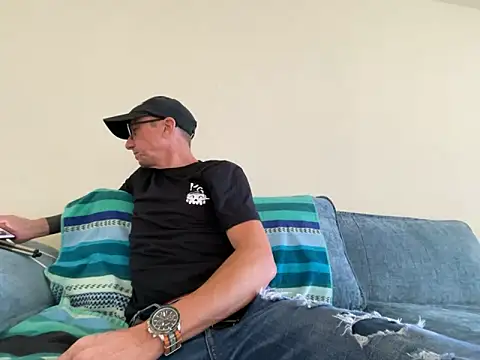 mouser21212 online show from October 19, 6:33 pm