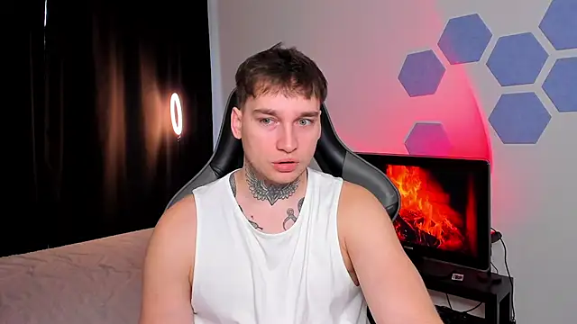 Chris Tyson online show from December 4, 7:26 am