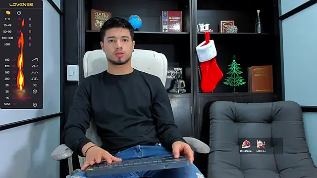 Snapshot of EdwardRoss_ chatting on December 17, 8:32 pm EdwardRoss online show from December 17, 8:32 pm