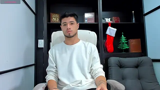 Snapshot of EdwardRoss_ chatting on December 14, 8:29 pm EdwardRoss online show from December 14, 8:29 pm