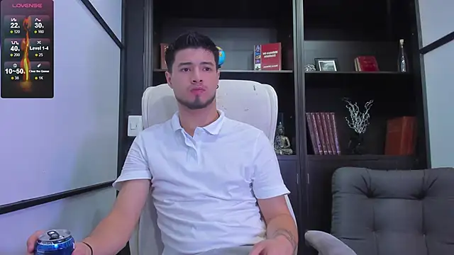 Snapshot of EdwardRoss_ chatting on January 8, 8:18 pm EdwardRoss online show from January 8, 8:18 pm