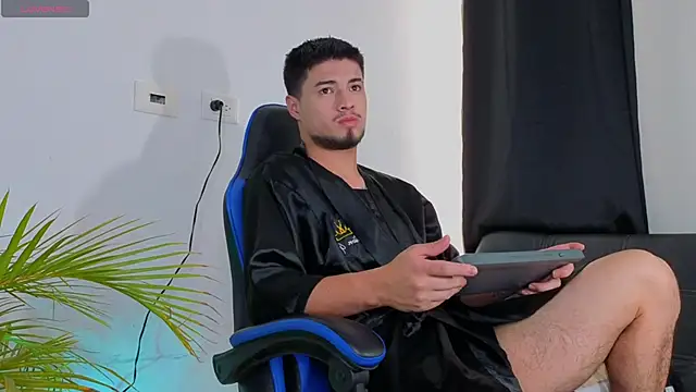 EdwardRoss  online show from December 1, 9:40 pm