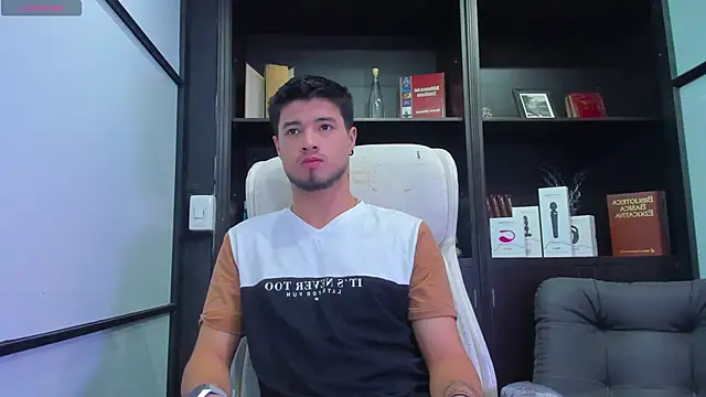 Snapshot of EdwardRoss_ chatting on January 15, 6:51 pm EdwardRoss online show from January 15, 6:51 pm