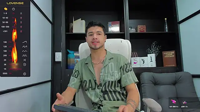 Snapshot of EdwardRoss_ chatting on December 3, 8:17 pm EdwardRoss online show from December 3, 8:17 pm