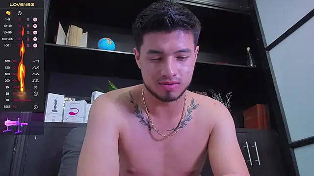 Snapshot of EdwardRoss_ chatting on January 9, 6:27 am EdwardRoss online show from January 9, 6:27 am