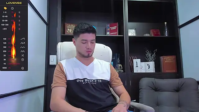 Snapshot of EdwardRoss_ chatting on January 3, 8:01 pm EdwardRoss online show from January 3, 8:01 pm