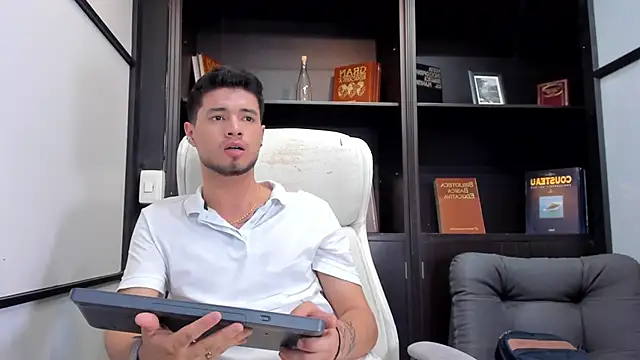 Snapshot of EdwardRoss_ chatting on March 16, 6:34 pm EdwardRoss online show from March 16, 6:34 pm
