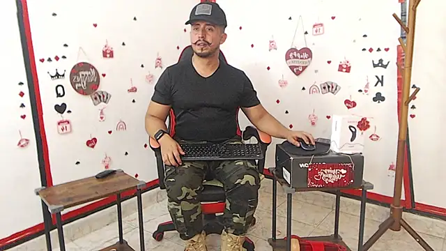 Snapshot of KalethBigDick chatting on February 11, 8:05 am KalethBigDick online show from February 11, 8:05 am