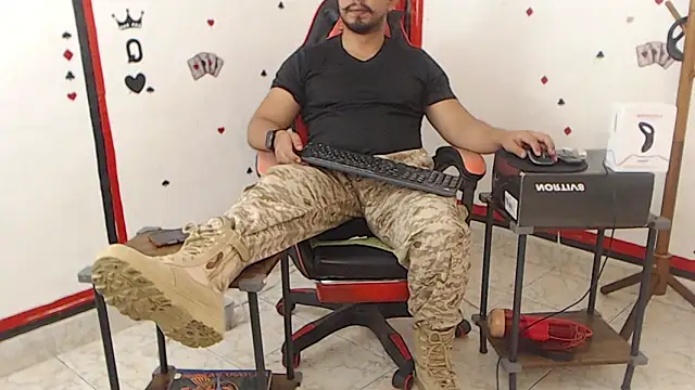 Snapshot of KalethBigDick chatting on February 5, 3:20 pm KalethBigDick online show from February 5, 3:20 pm