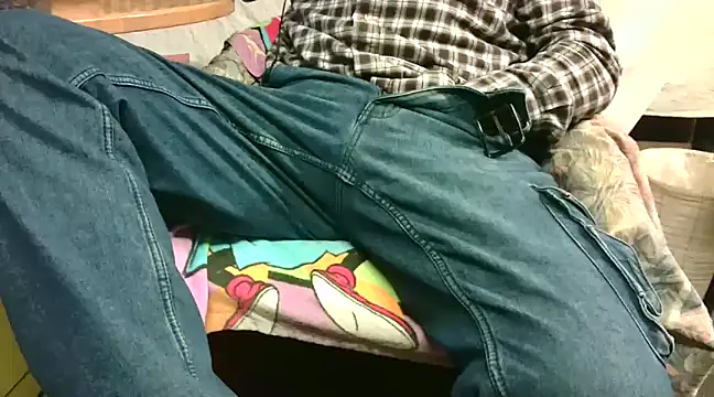 Snapshot of Giulio35_Pika chatting on December 21, 4:25 pm Giulio35 Pika online show from December 21, 4:25 pm