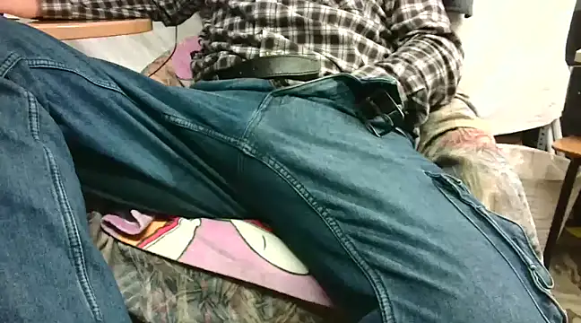 Snapshot of Giulio35_Pika chatting on December 22, 5:32 pm Giulio35 Pika online show from December 22, 5:32 pm